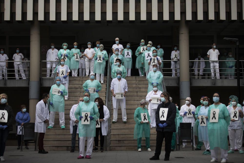 Homenaje a Fina Belenguer, sanitaria fallecida por coronavirus en el Dr. Peset