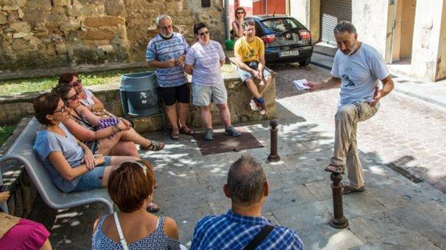 Gol reflexiona amb els assistents davant la Mare de Déu de la Pietat