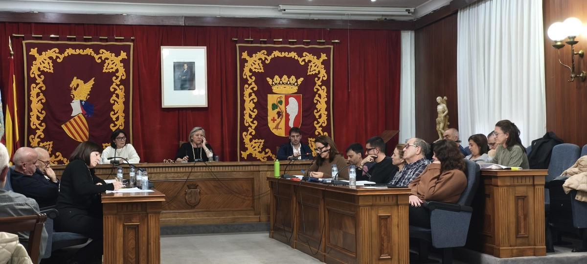 El Ayuntamiento de Vinaròs ha aprobado inicialmente el reglamento de uso del Centro de Conocimiento Vinalab, con el voto a favor de PP, PVI y VOX y el voto en contra de PSOE y Compromís.