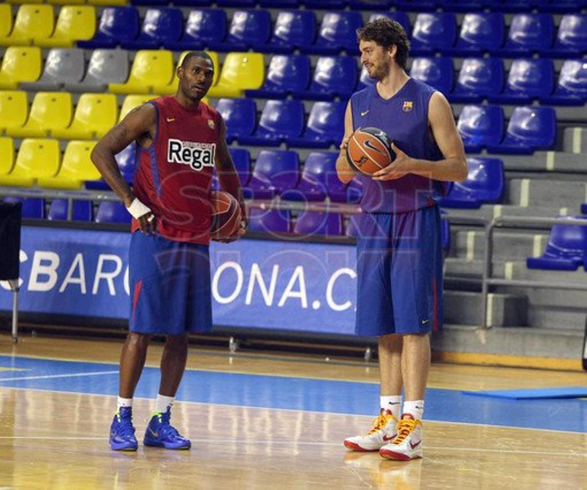 Pau y Marc Gasol, entrenan con el Barça Regal