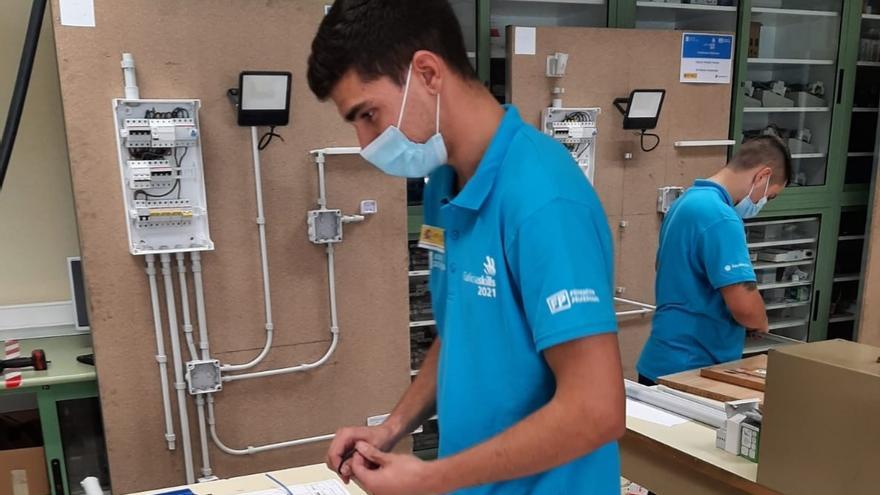 Manuel Antonio Alonso, oro en Instalaciones eléctricas.