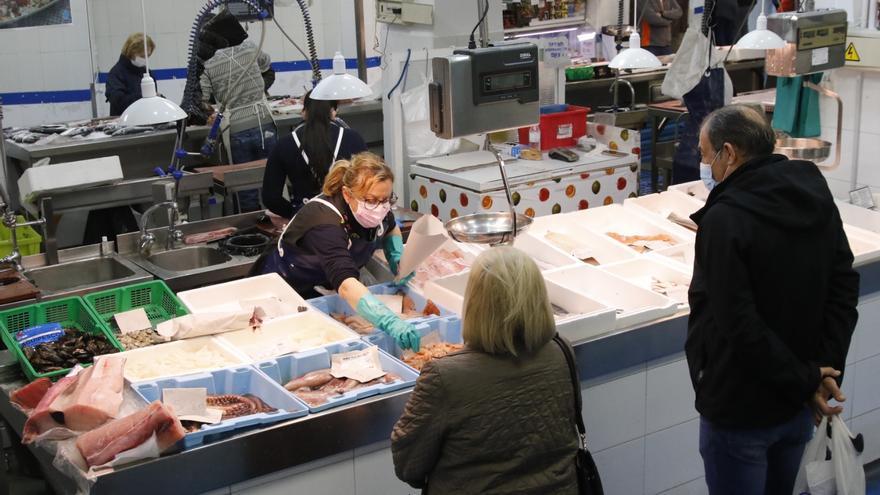 Córdoba ya tiene abiertas el 90% de las pescaderías en mercados