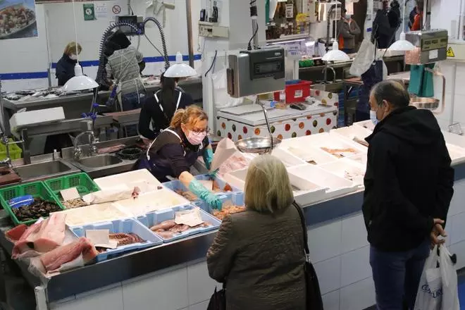 Córdoba ya tiene abiertas el 90% de las pescaderías en mercados