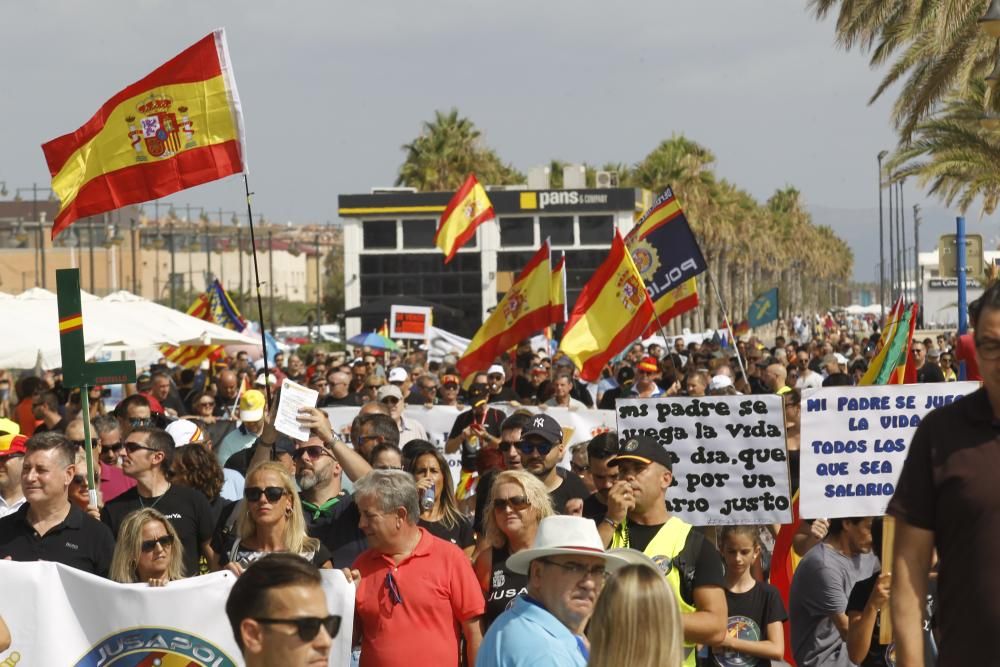 Protesta de Policías y guardias civiles en València