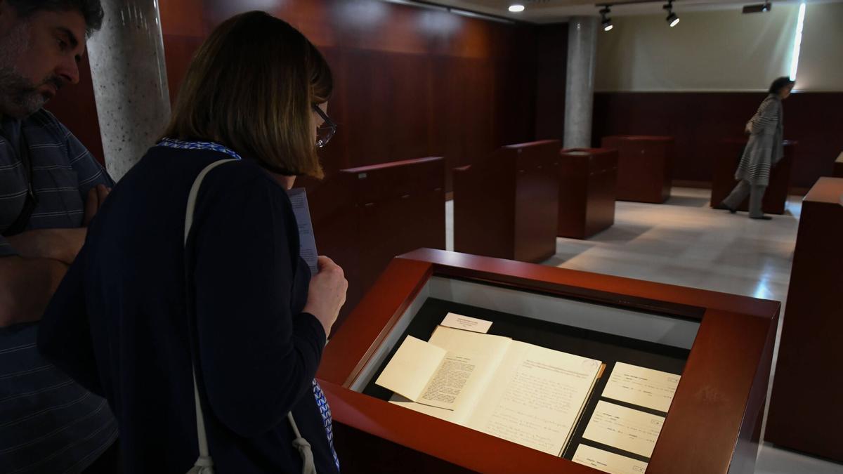 Una visitante en el Archivo Histórico durante la Semana Internacional de los Archivos del pasado año..
