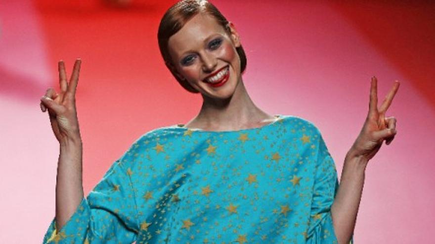 Agatha Ruiz de la Prada aporta el toque de diversión a la MBMFW