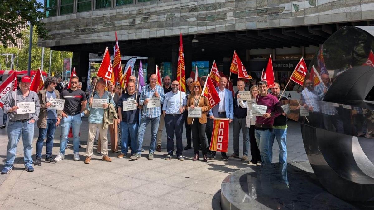 Concentración de protesta del pasado 30 de abril por un paro parcial convocado por CCOO en Ibercaja.