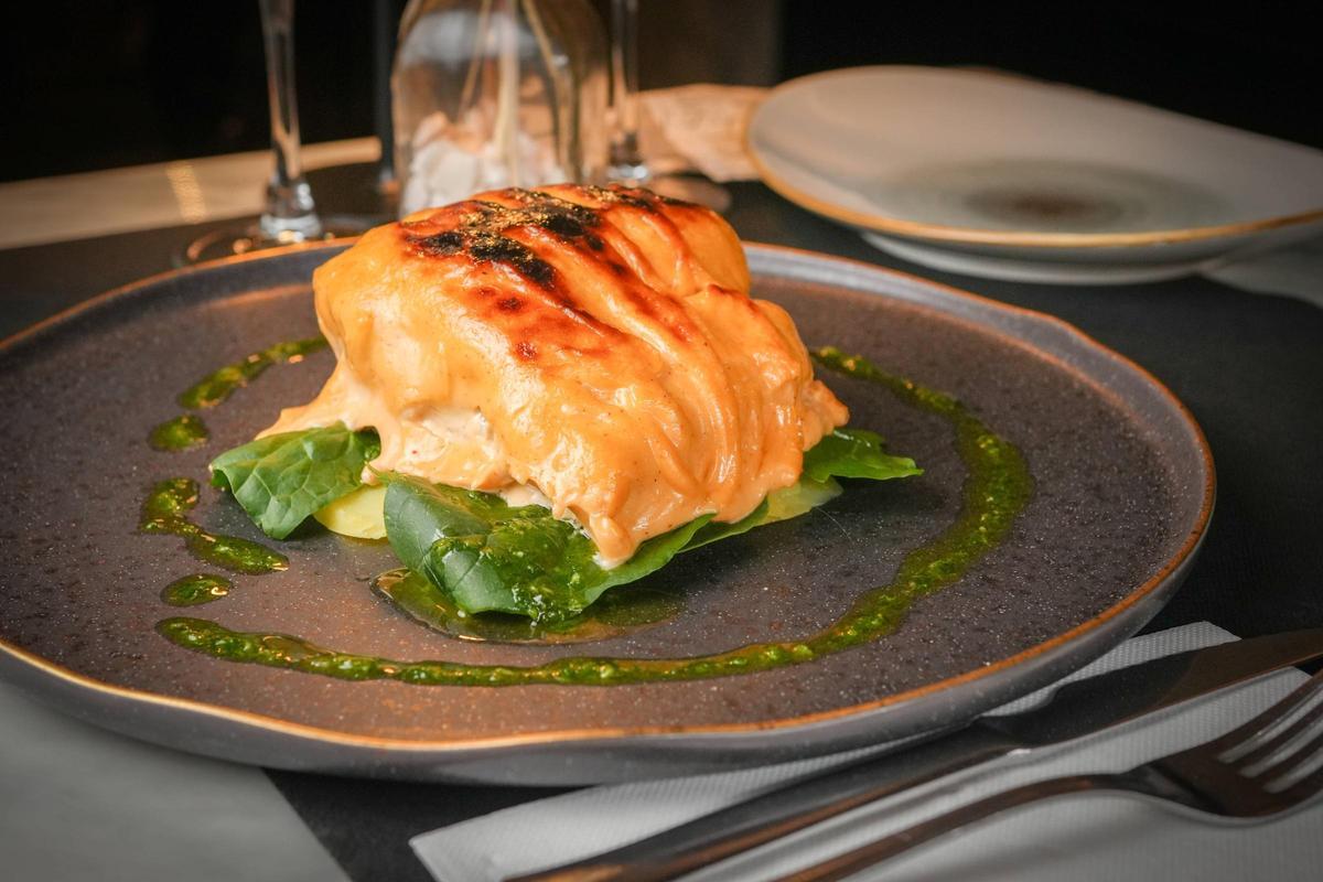 Lomo noble de bacalao con crema de ajo tostado.