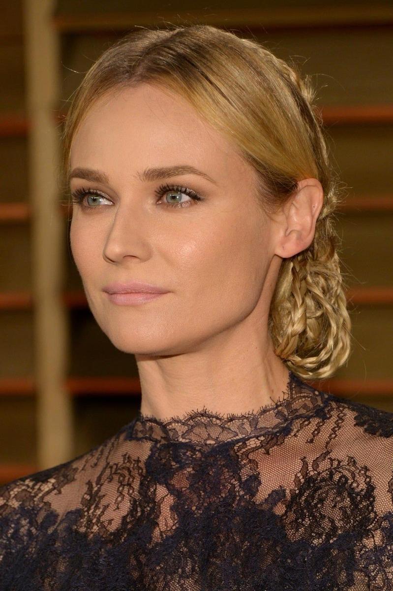 Diane Kruger con el pelo recogido en pequeñas trenzas en 2014