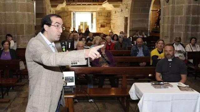 El teólogo Luis Santamaría, durante una de sus conferencias.