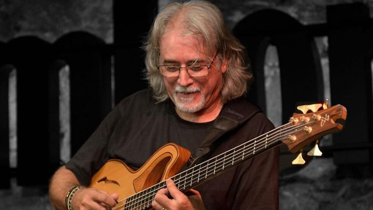 El bajista Carles Benavent.