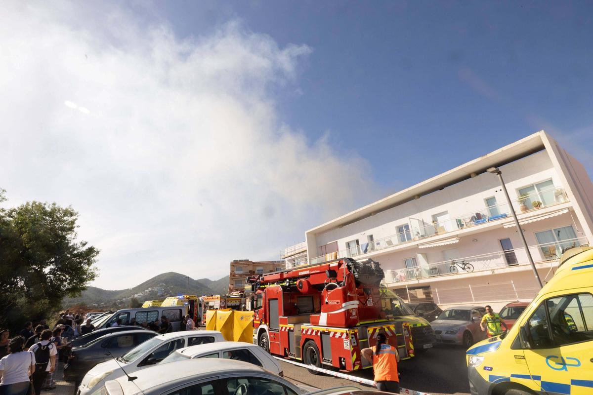 Impresionantes imágenes de los destrozos provocados por la explosión de un piso en Ibiza