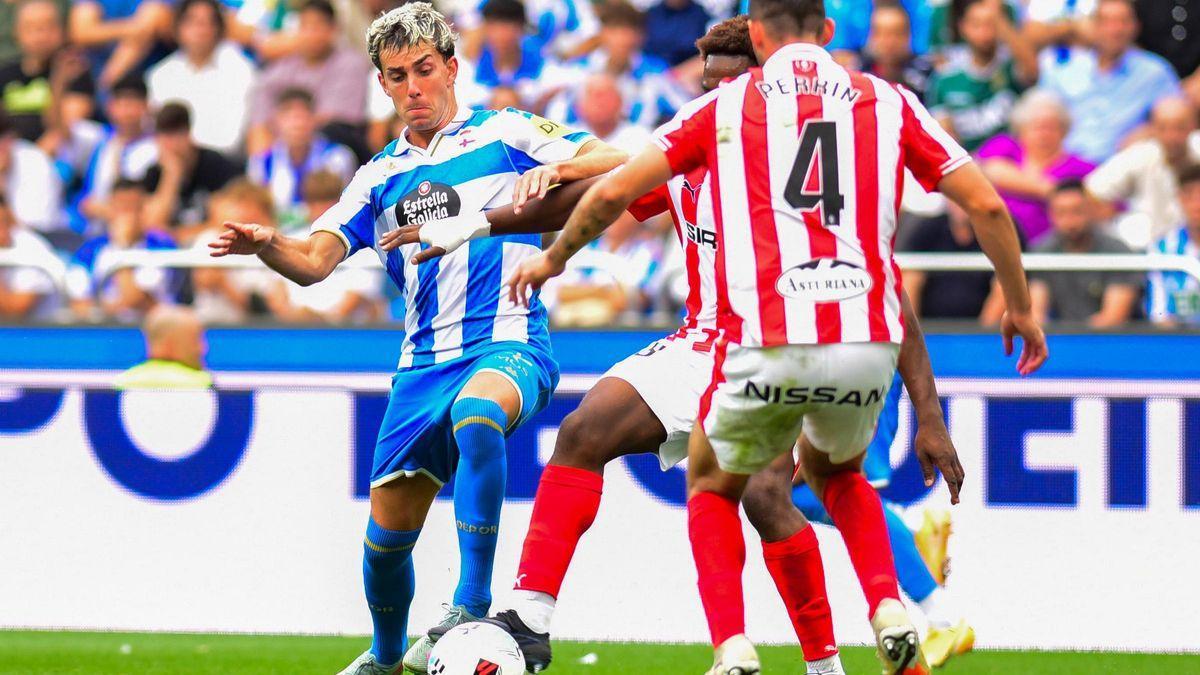 Dani Barcia en el partido ante el Sporting de Gijón
