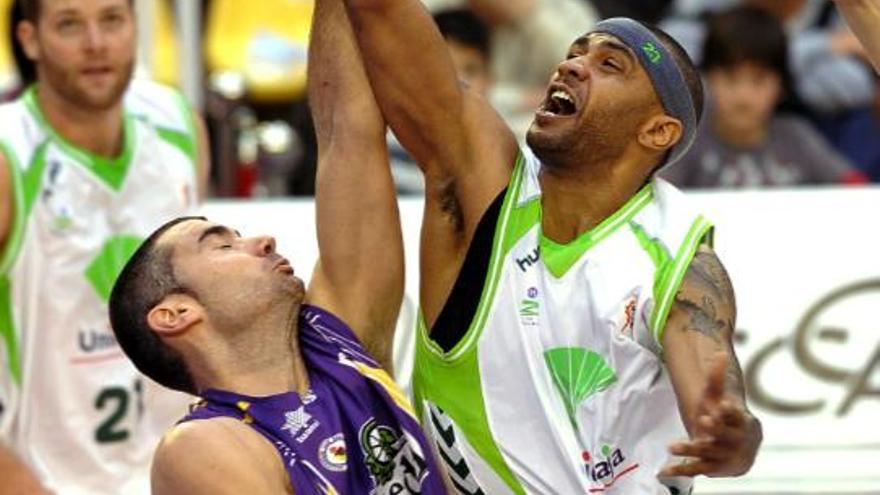 El Unicaja supera al Valladolid en una gran segunda parte