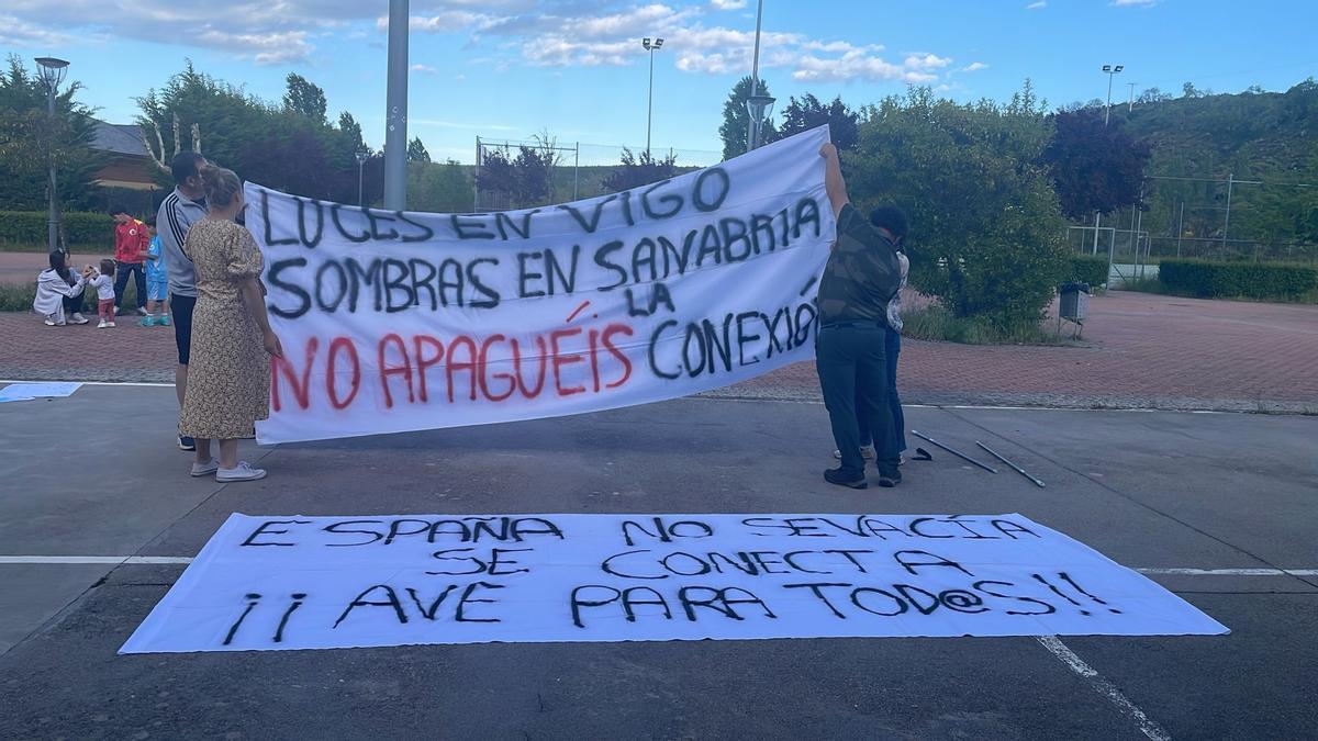 GALERÍA | Sanabria prepara una gran manifestación contra el recorte de servicios de AVE