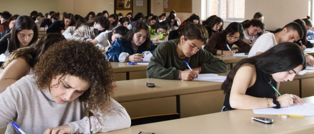 La Universidad vuelve a los exámenes “normales”, sin mascarilla | JAIME CASANOVA.