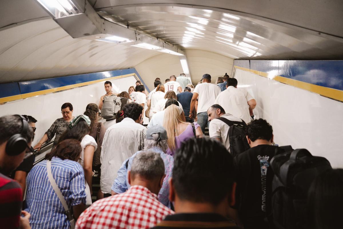 15.06.2026. MADRID. Usuarios del metro de Madrid. Foto: Alba Vigaray