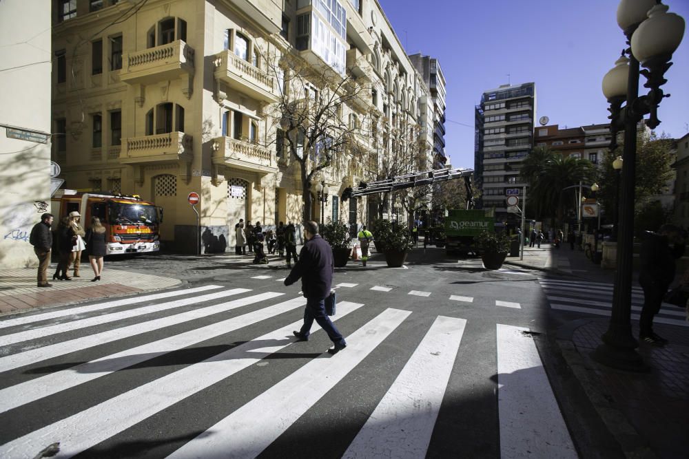 La avenida de la Constitución ya está "libre" de coches.