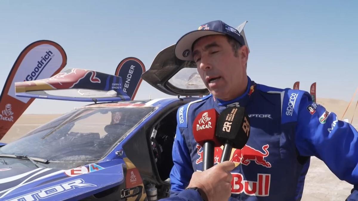 Nani Roma y Carlos Sáinz pasan a ser primero y segundo de la general de coches del Dakar