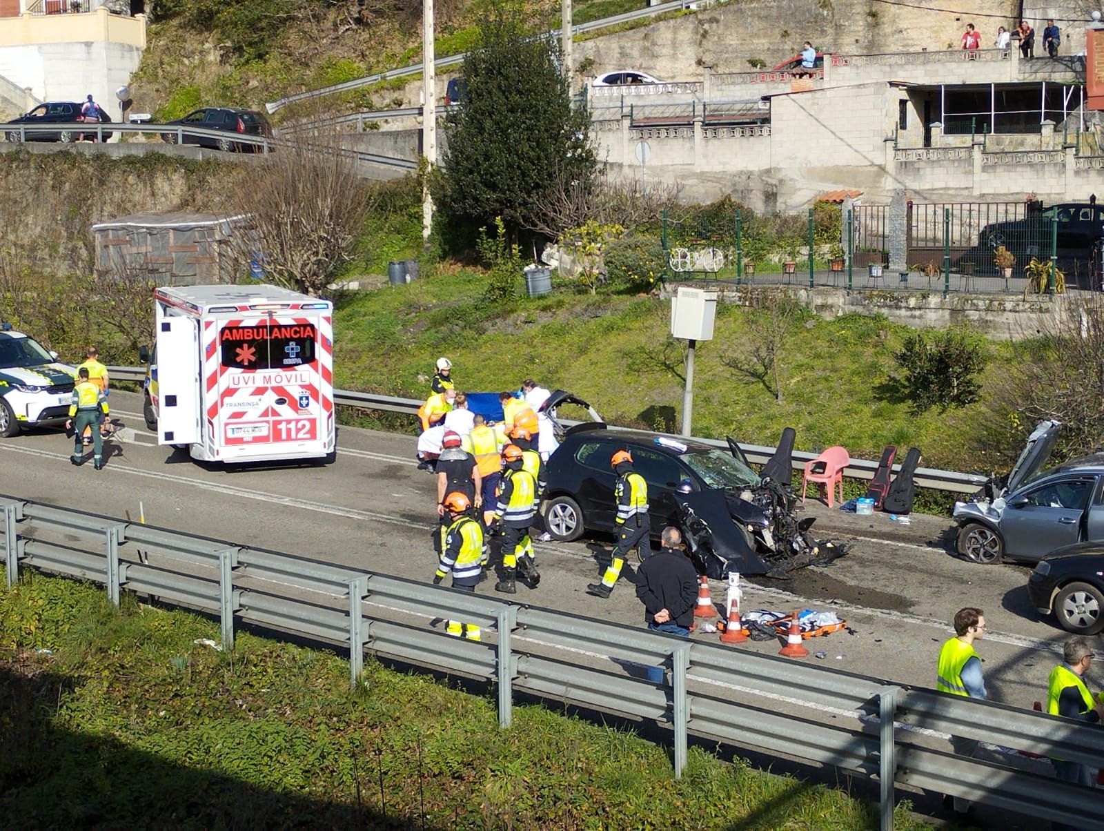 Grave accidente de tráfico en el Corredor del Nalón, con al menos un muerto, un herido muy grave y varios lesionados más