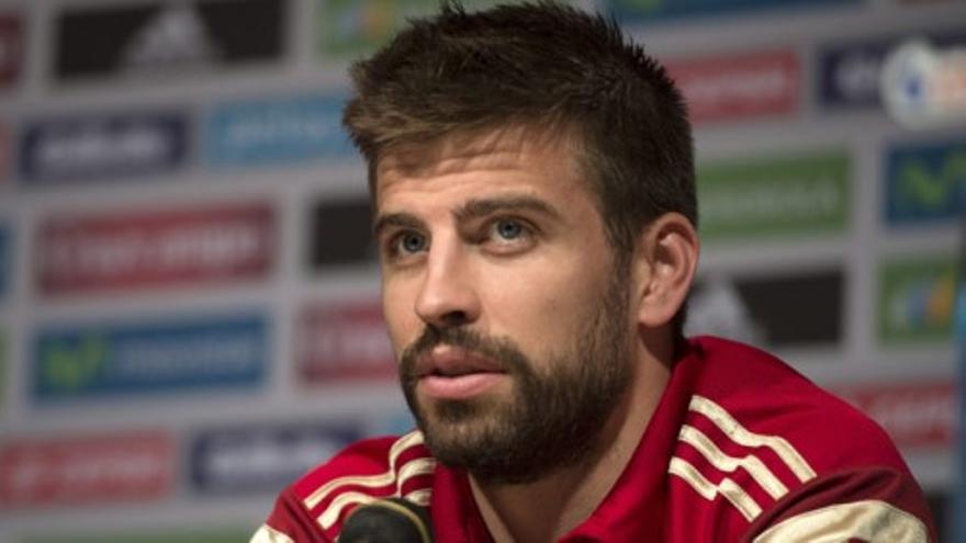 Piqué, sobre Cesc: "Espero que continúe con nosotros"