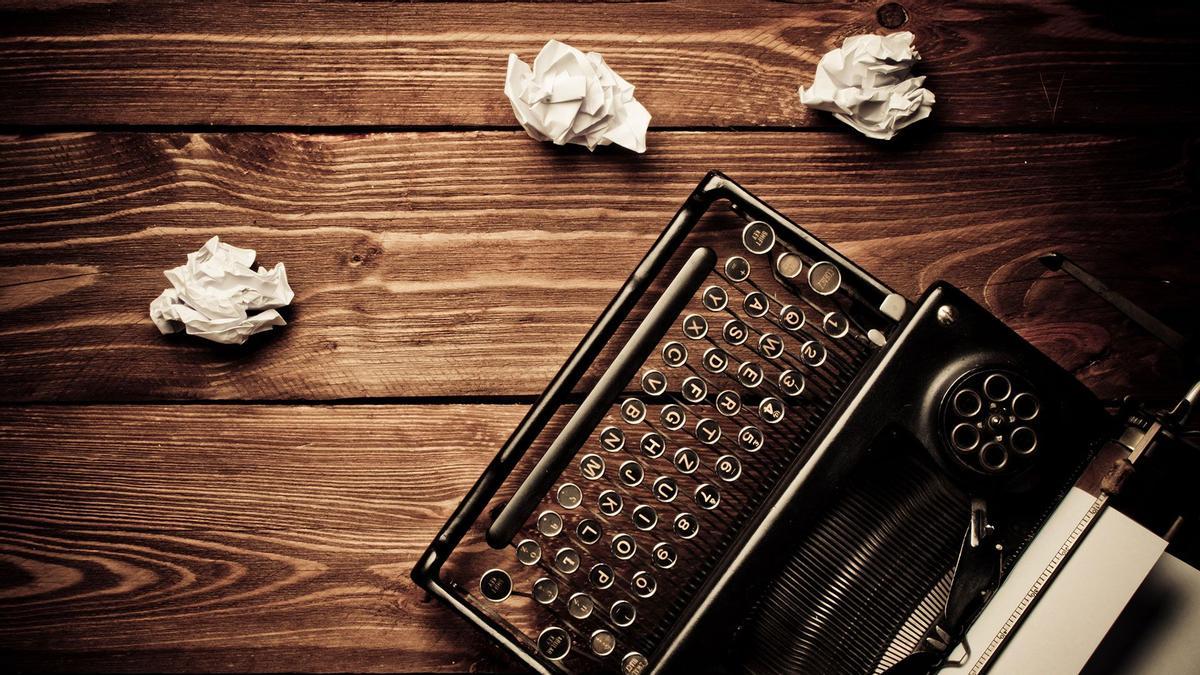 Borradores y máquina de escribir: el oficio de escribir. 