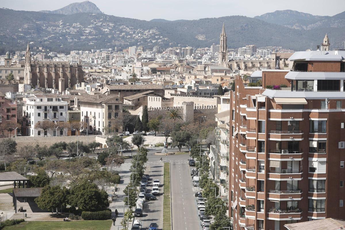 Los aparejadores señalan que la vivienda que se proyecta no cubre las necesidades de Mallorca.