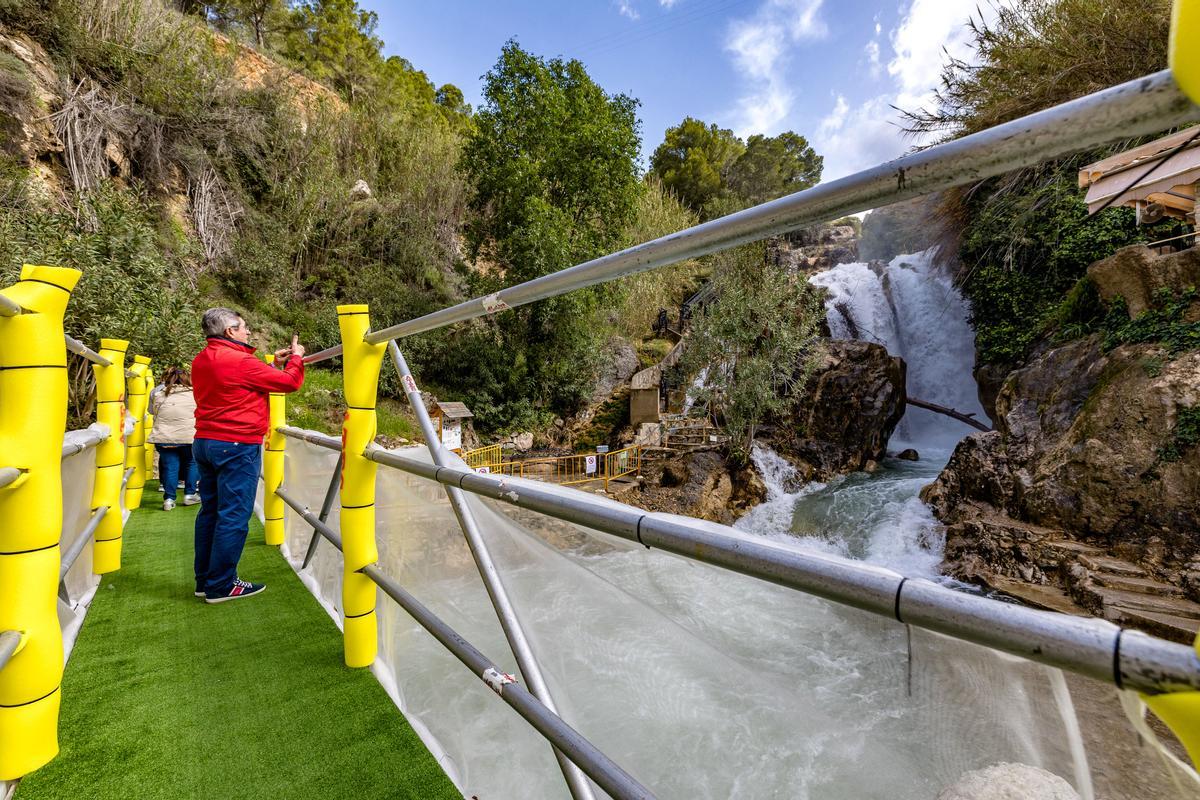 Callosa d'en Sarrià reabre en precario las Fuentes del Algar tras los graves daños por el temporal Callosa d'en Sarrià reabre en precario las Fuentes del Algar tras los graves daños por el temporal