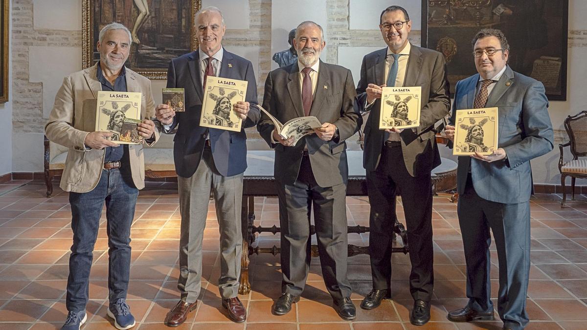 Presentación de la revista La Saeta, este martes en la Agrupación de Cofradías.