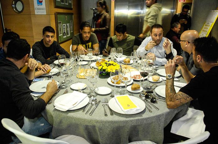 COMIDA DEL PRESIDENTE CON LA PLANTILLA DE LA UD ...