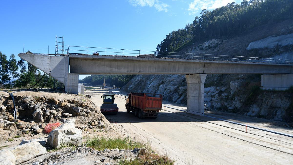 Uno de los viaductos en ejecución