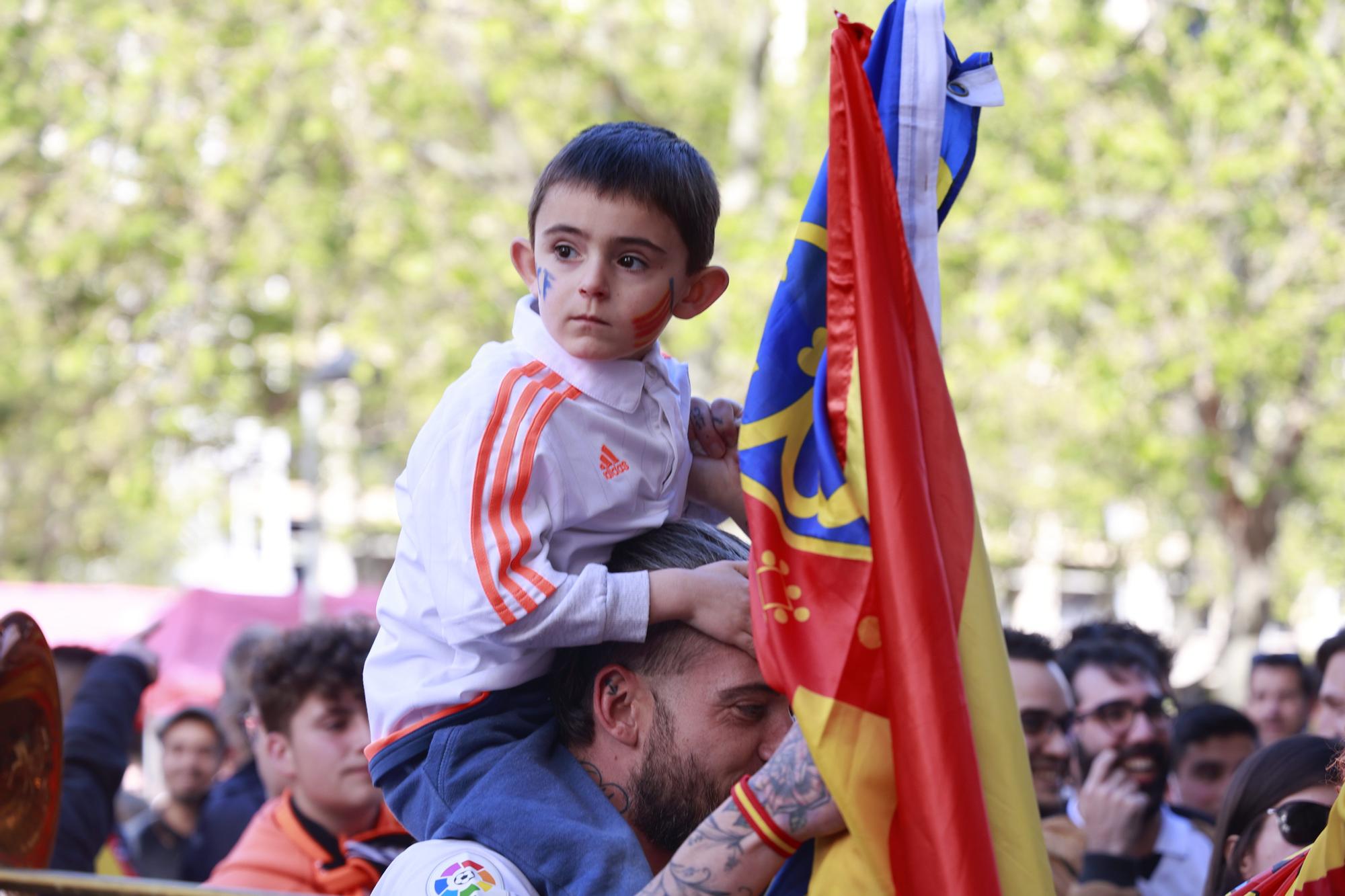 Mestalla es una fiesta en las horas previas a la final