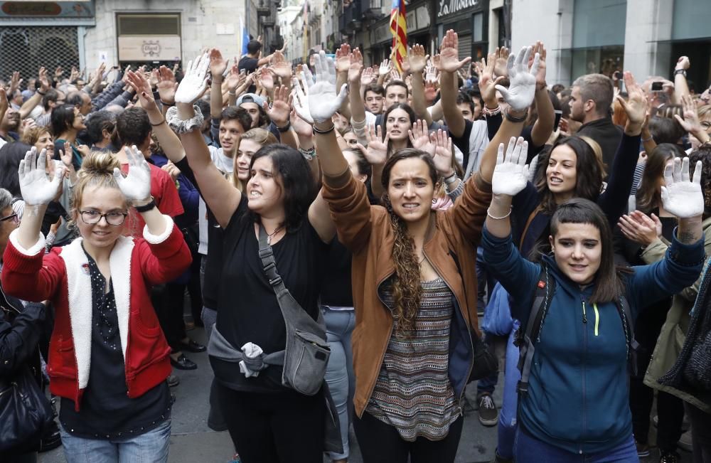 Concentració de rebuig de les actuacions policials de l'1-O a la plaça del Vi