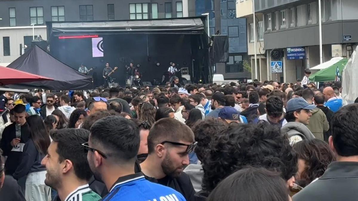 Fiesta de las peñas del Dépor en Riazor.