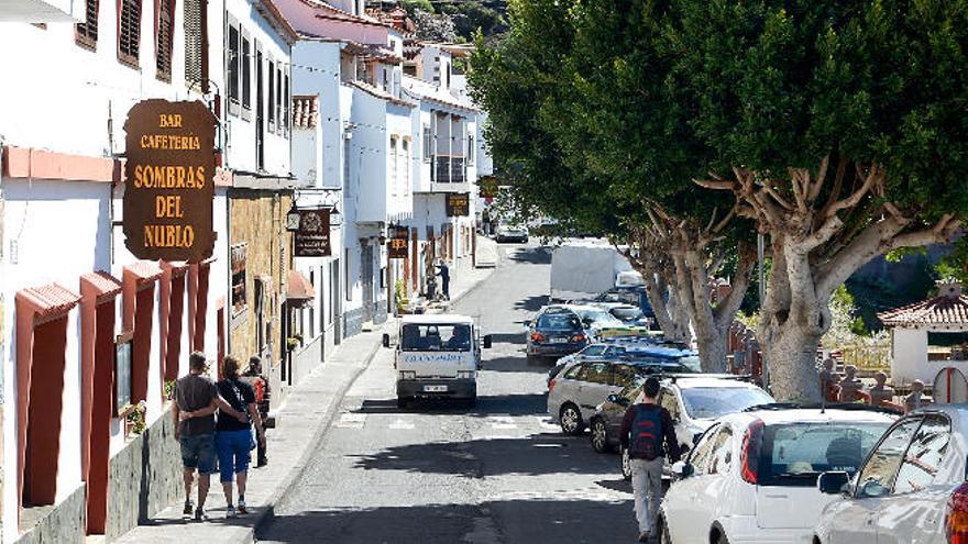 Las obras de la calle comercial abren un cisma entre los vecinos de Tejeda