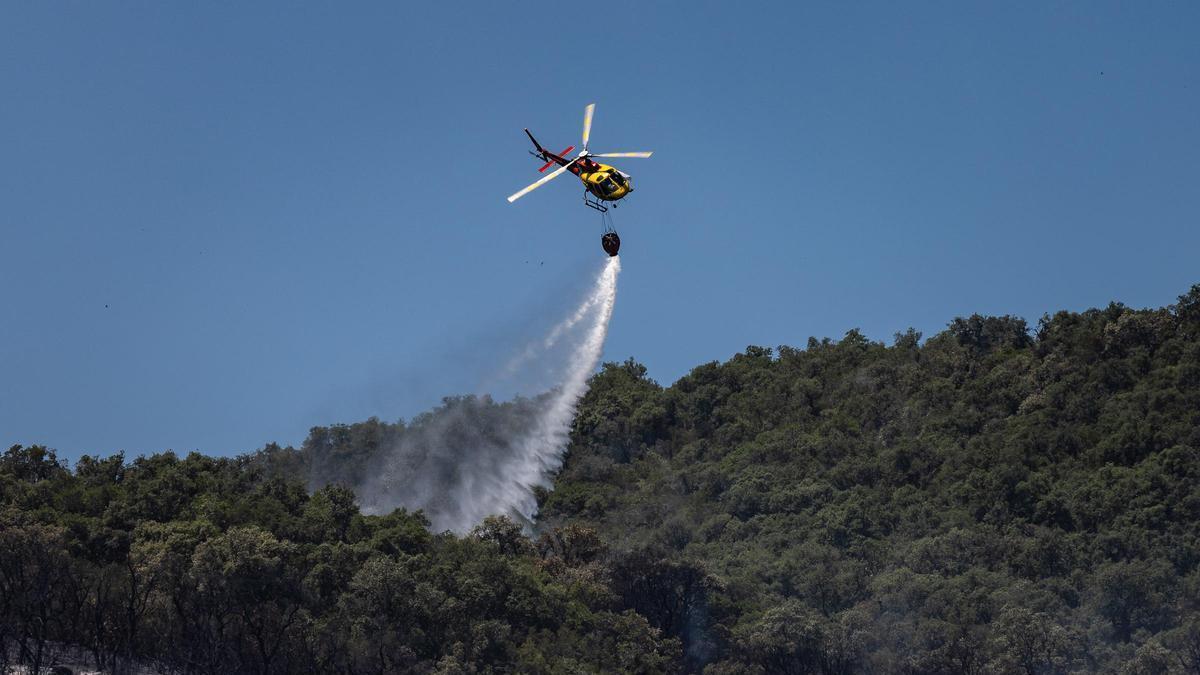 Tasques d'extinció de l'incendi