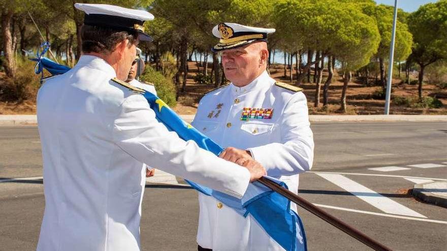 El general de división Antonio Planells durante su relevo en el mando de la Operación Atalanta. // Ministerio de Defensa