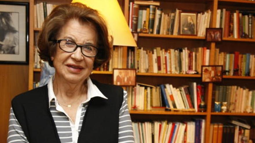 La veterana escritora Dionisia García.