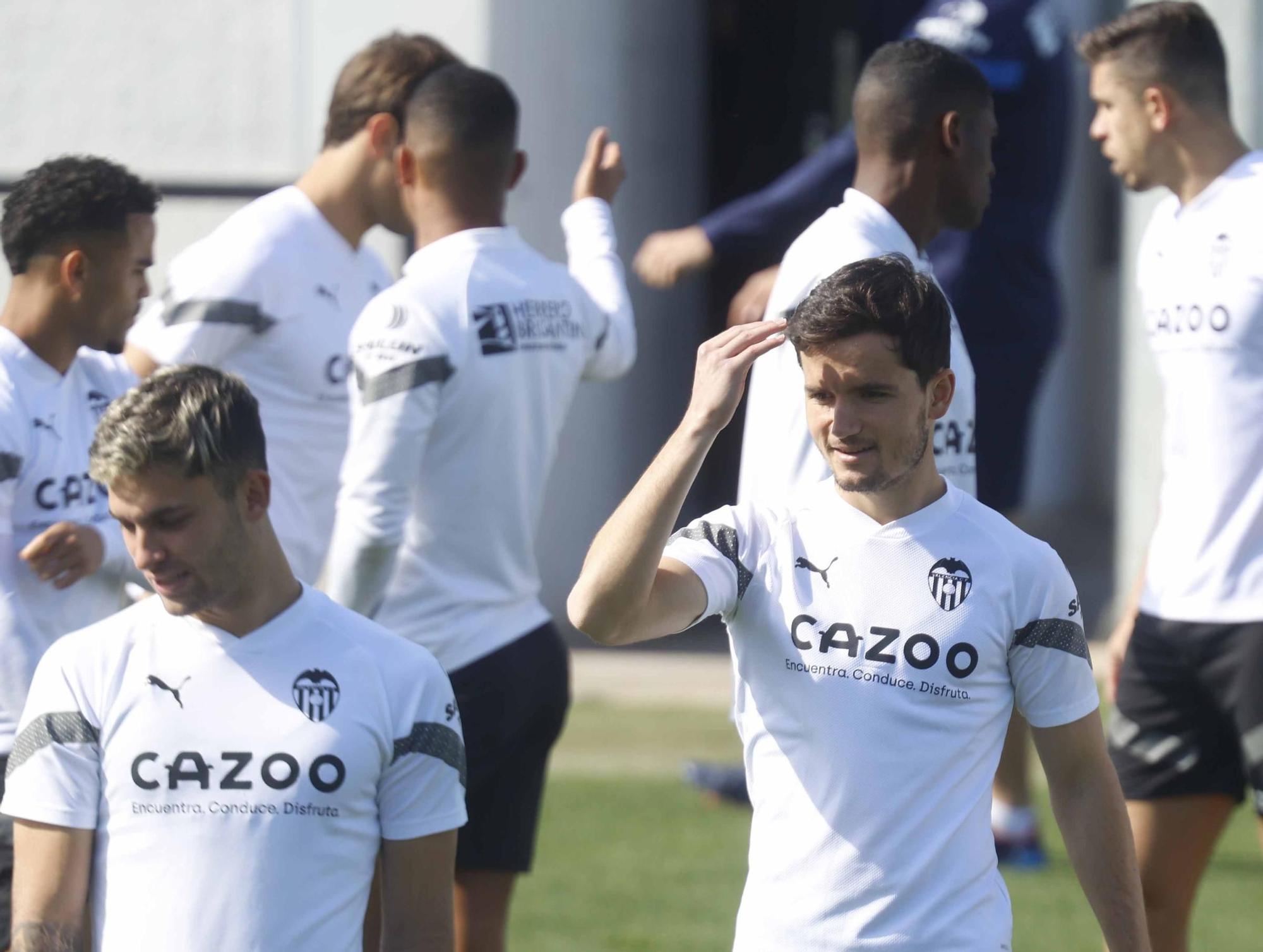 Entrenamiento abierto del  Valencia CF, previo al encuentro en Almería