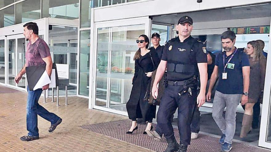 La actriz Angelina Jolie, a su llegada a Fuerteventura.