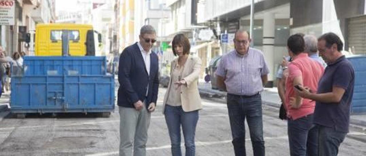 Gandia aplica asfalto antirruidos para poder ampliar el instituto Ausiàs March