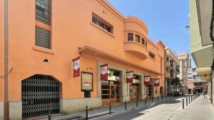 Fachada del Teatre Joventut de LHospitalet, en una imagen de archivo.
