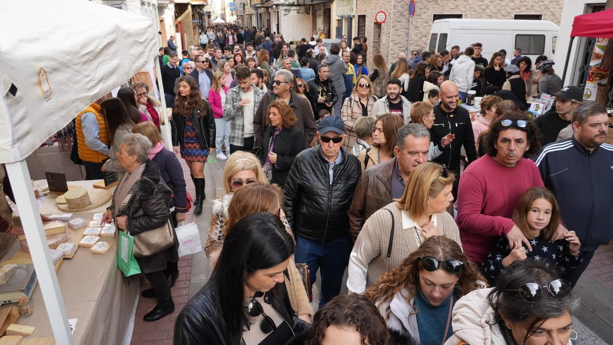 Hubo momentos en los que costaba abrirse paso por el recorrido de la Fira.