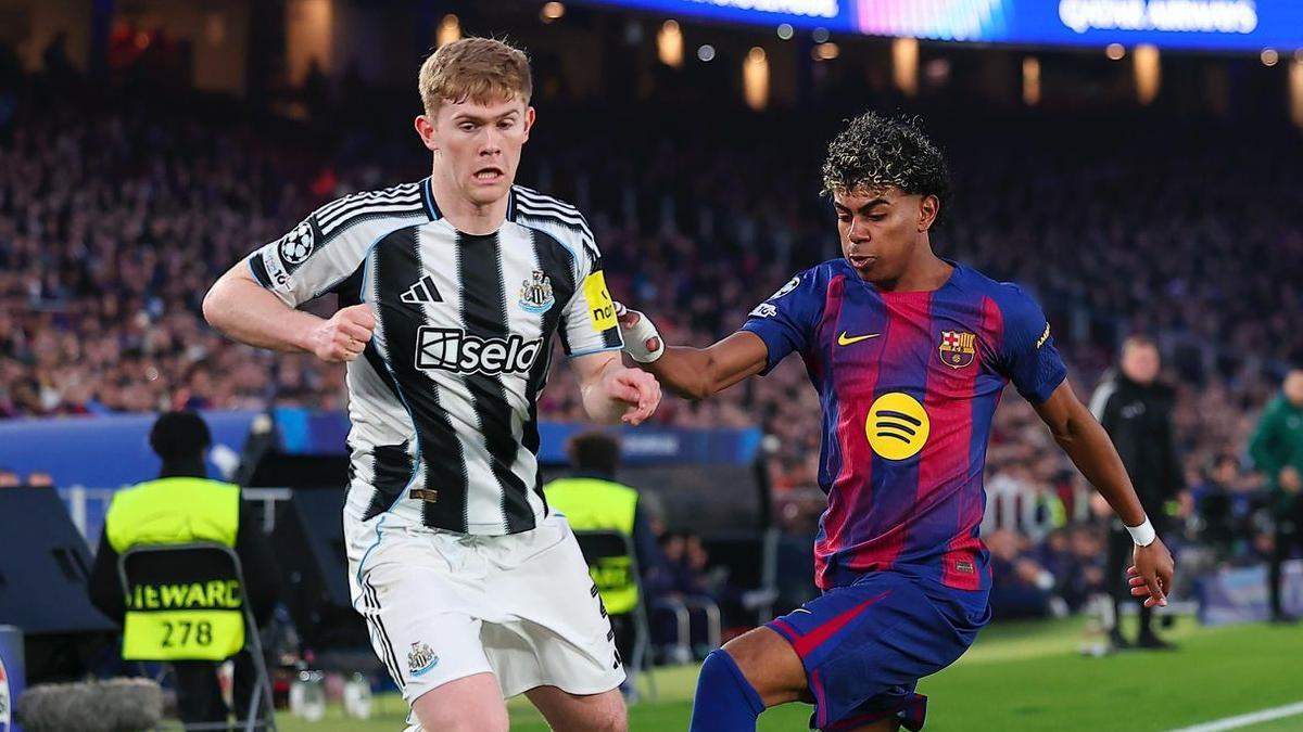 Lewis Hall marcó a Lamine en el Spotify Camp Nou
