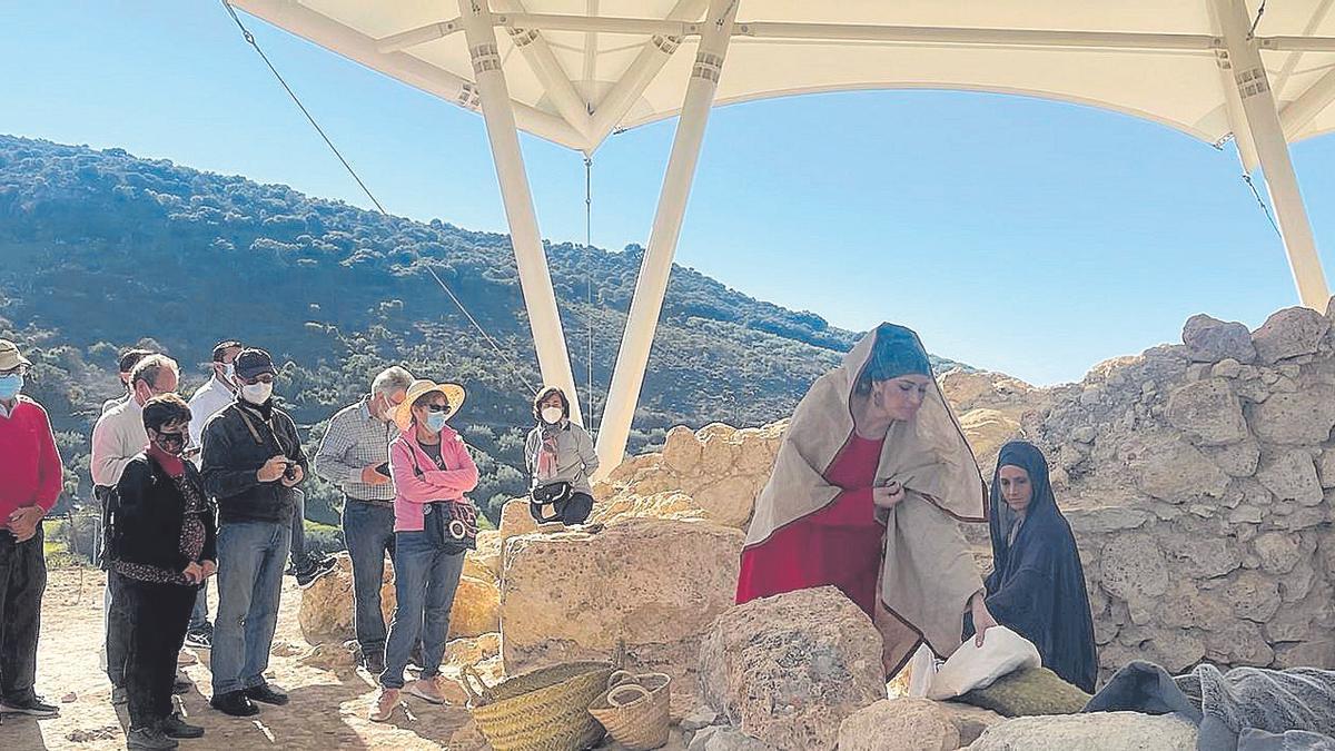 Recreación de modos de vida íberos por miembros de Fíbula. Didáctica del Patrimonio.
