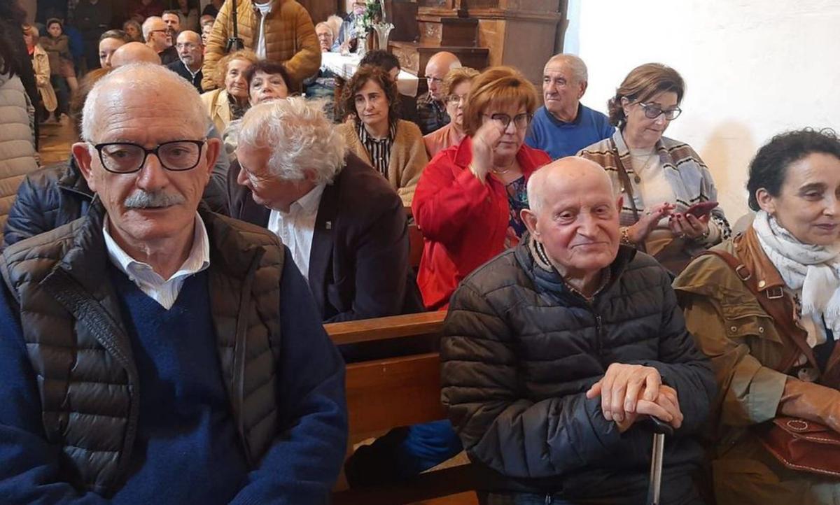 La rota medieval de Arlós emociona en dos conciertos con lleno total en el templo llanerense