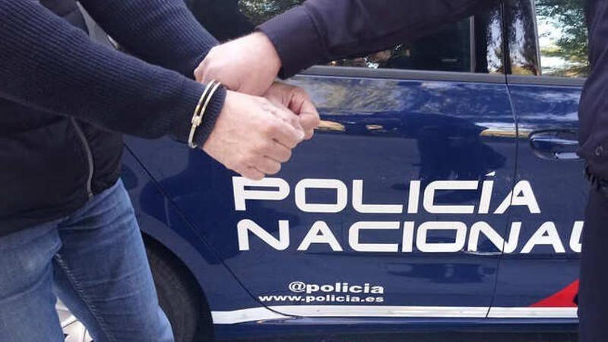 Imagen de archivo de una detención practicada por la Policía Nacional.