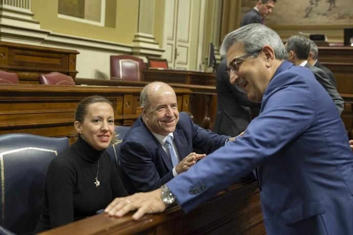 Delia Padrón Pleno del Parlamento de Canarias , Santa Cruz de Tenerife , presidente Fernando Clavijo CC