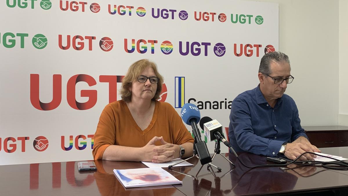 La secretaria de Igualdad de UGT en Canarias, Mirna Ortega, y el vicesecretario general del sindicato en las islas, Francisco González.