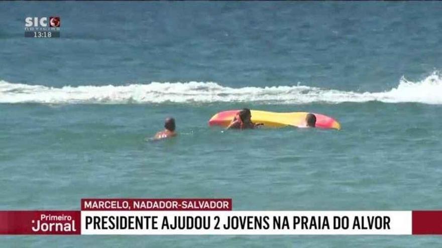 El Presidente de Portugal ayuda a rescatar a dos bañistas en el Algarve